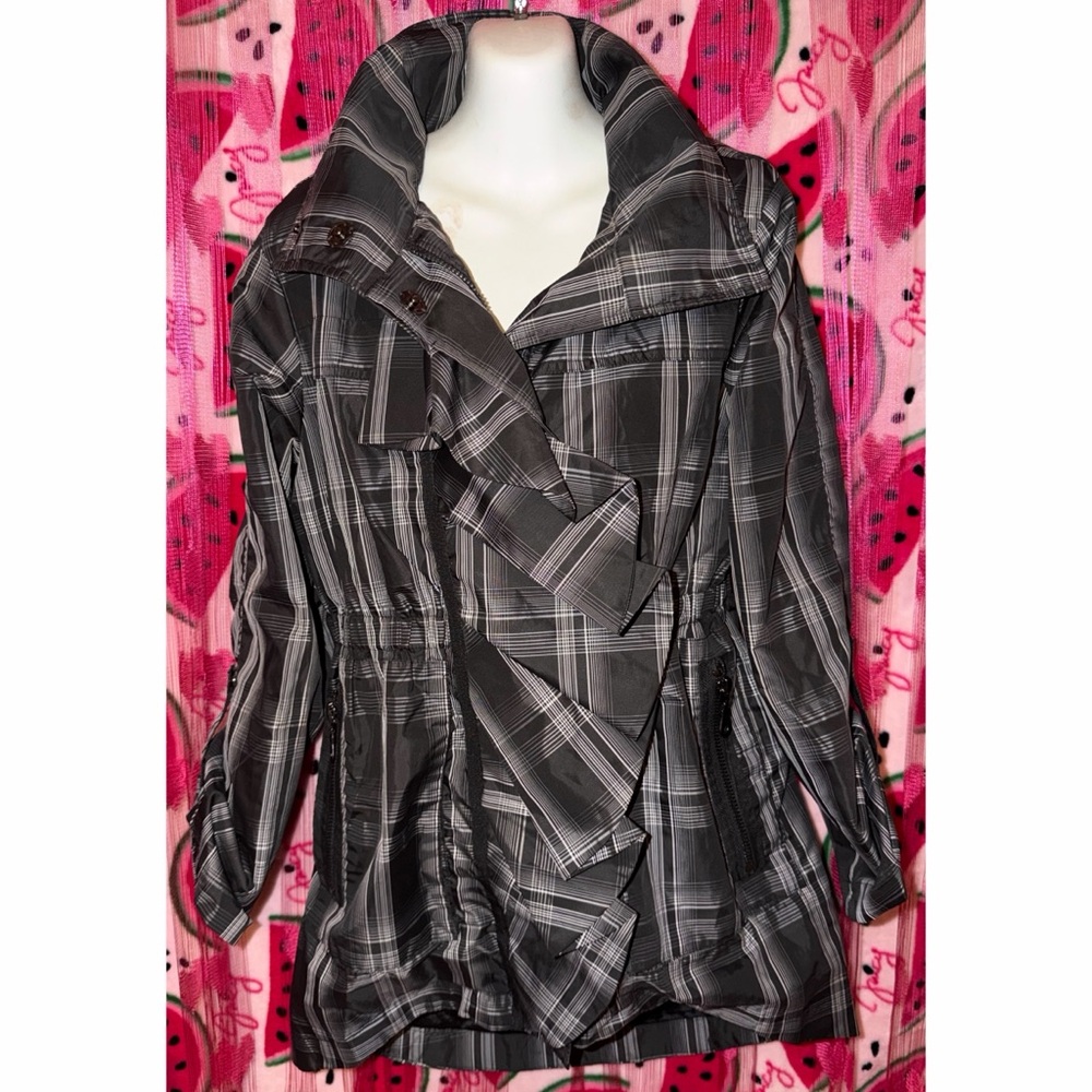 🖤🩶 Plaid Hooded Ruffle Jacket